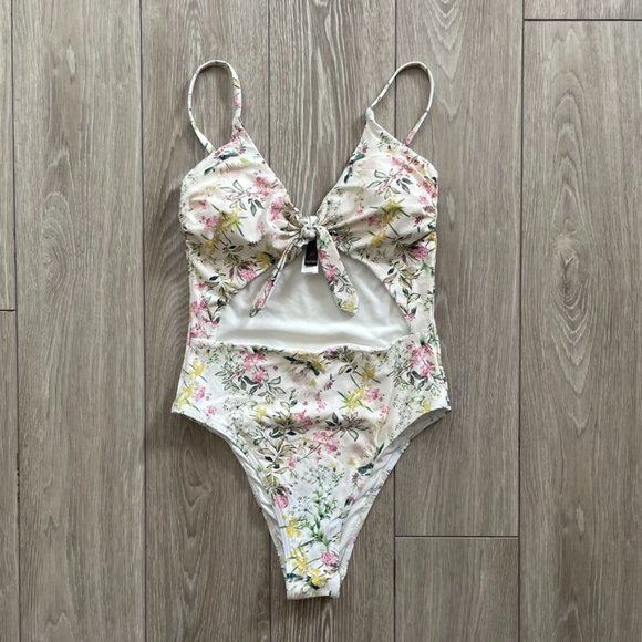 CIKADA | White One Piece Floral Bathing Suit - Picture 4 of 13
